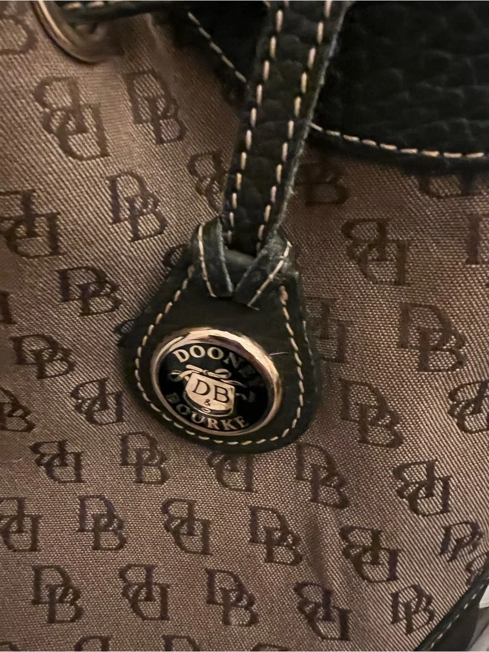 Dooney & Bourke classic vintage